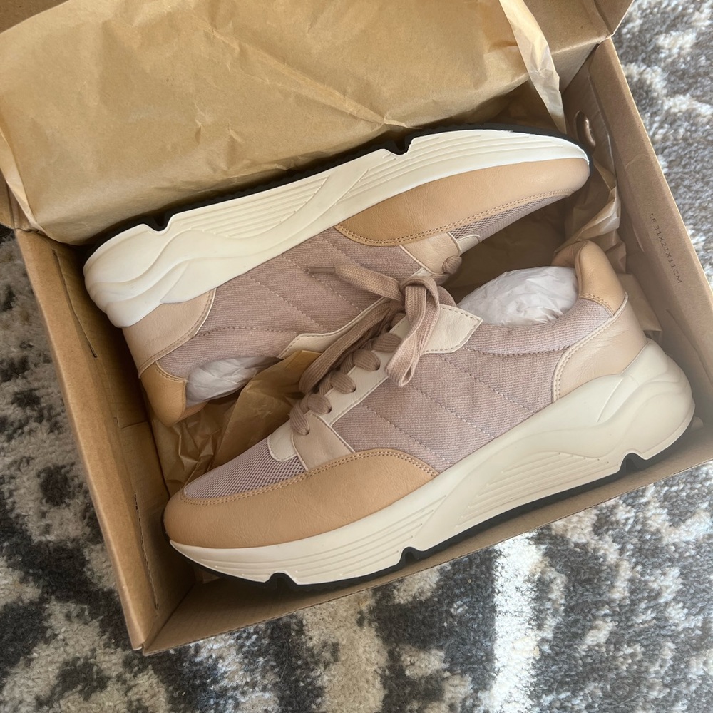 Oasis Society sneakers